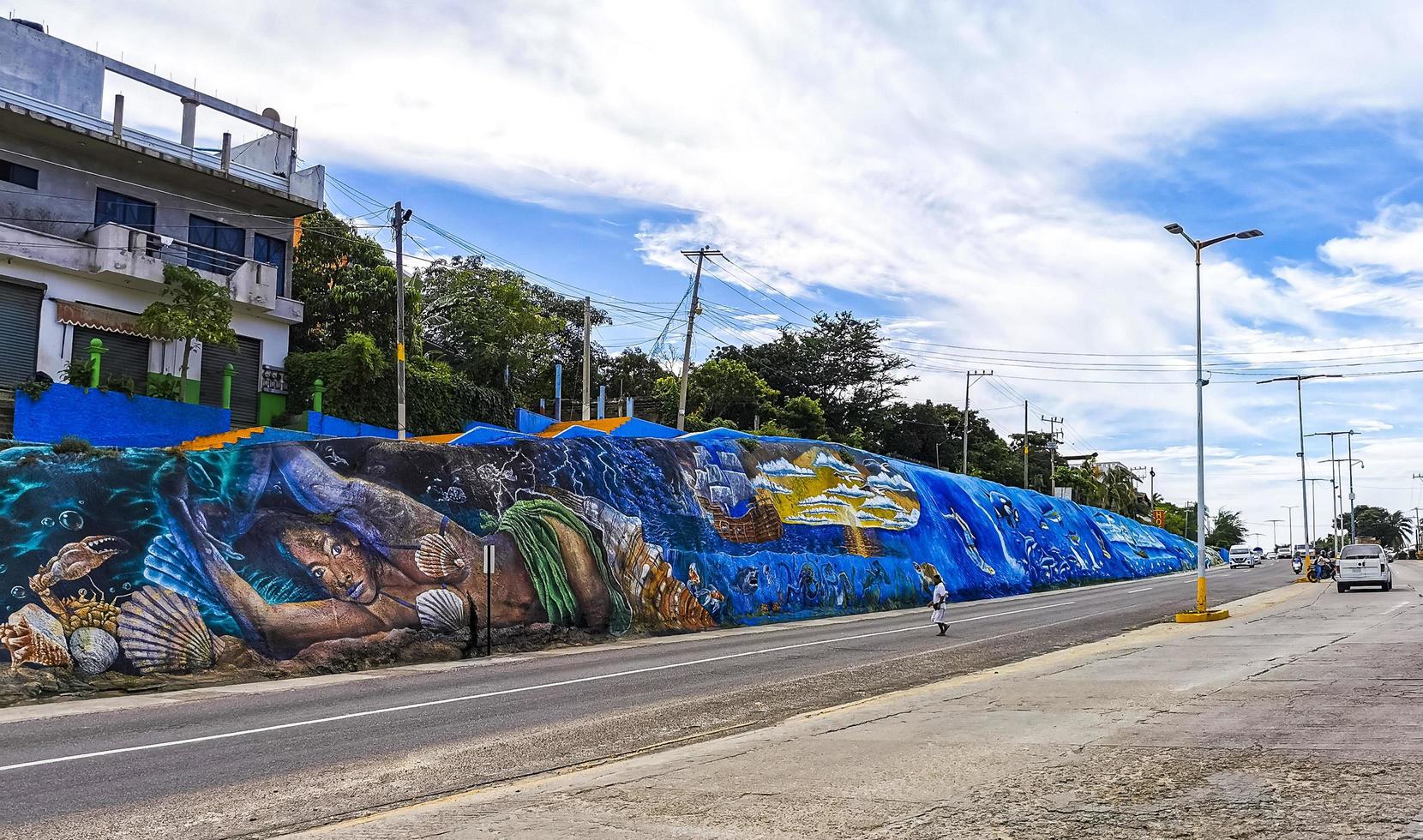 puerto escondido oaxaca mexiko 2022 bunte straßen autos stark frequentierte geschäfte menschen gebäude handel mexiko. foto