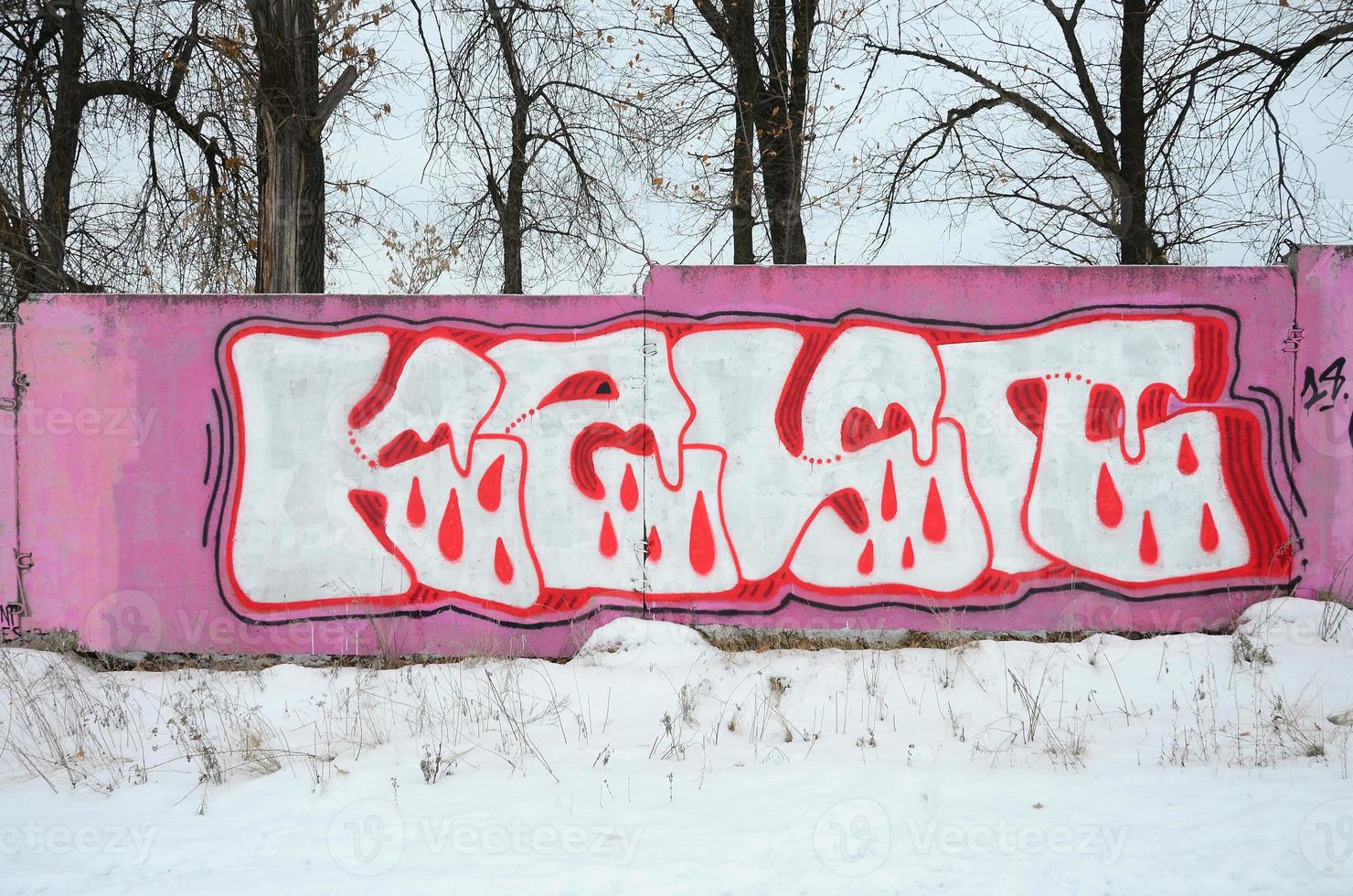 Fragment farbiger Straßenkunst-Graffiti-Gemälde mit Konturen und Schattierungen aus nächster Nähe foto