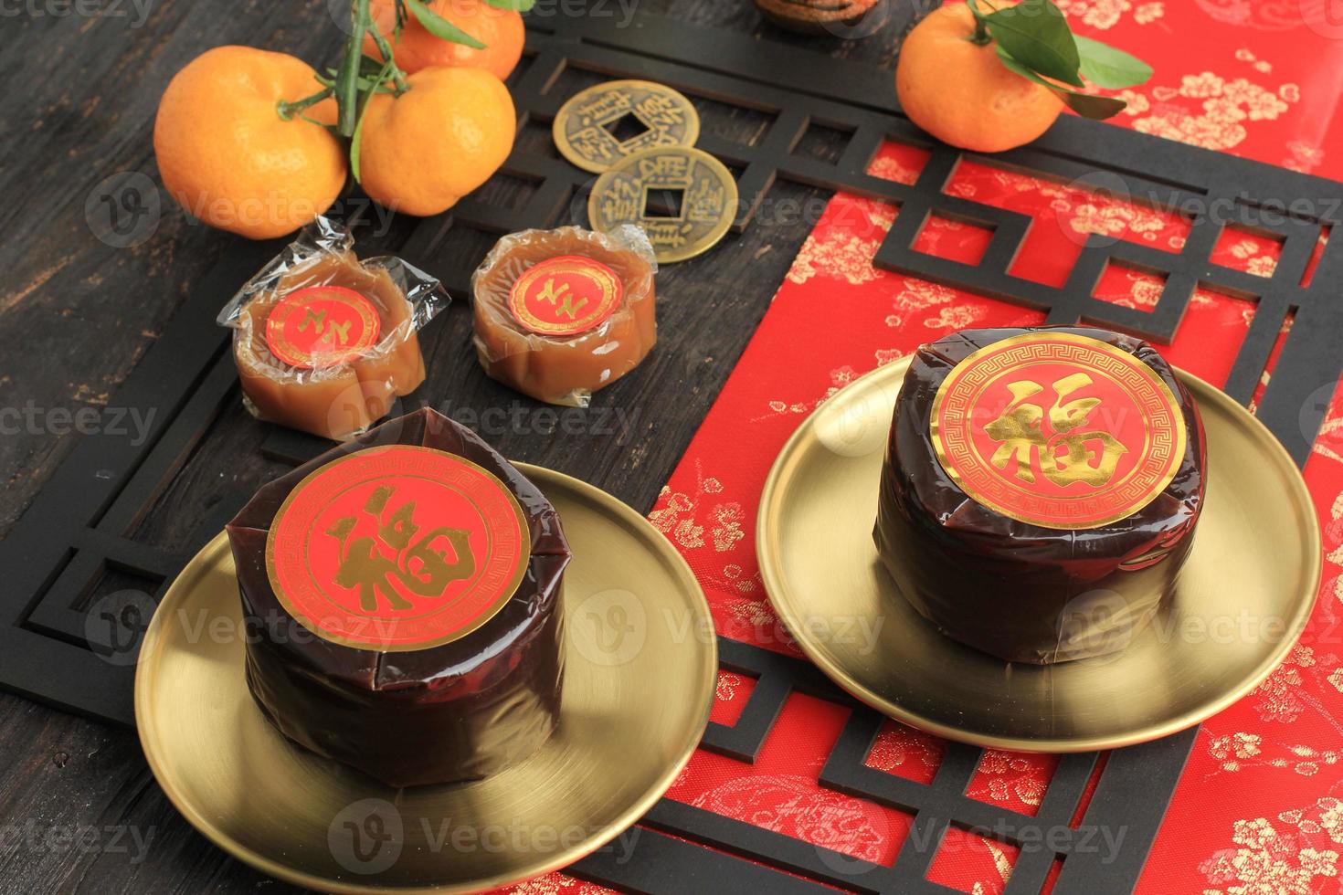 Nian Gao oder Klebreiskuchen. chinesisches rotes konzept. foto