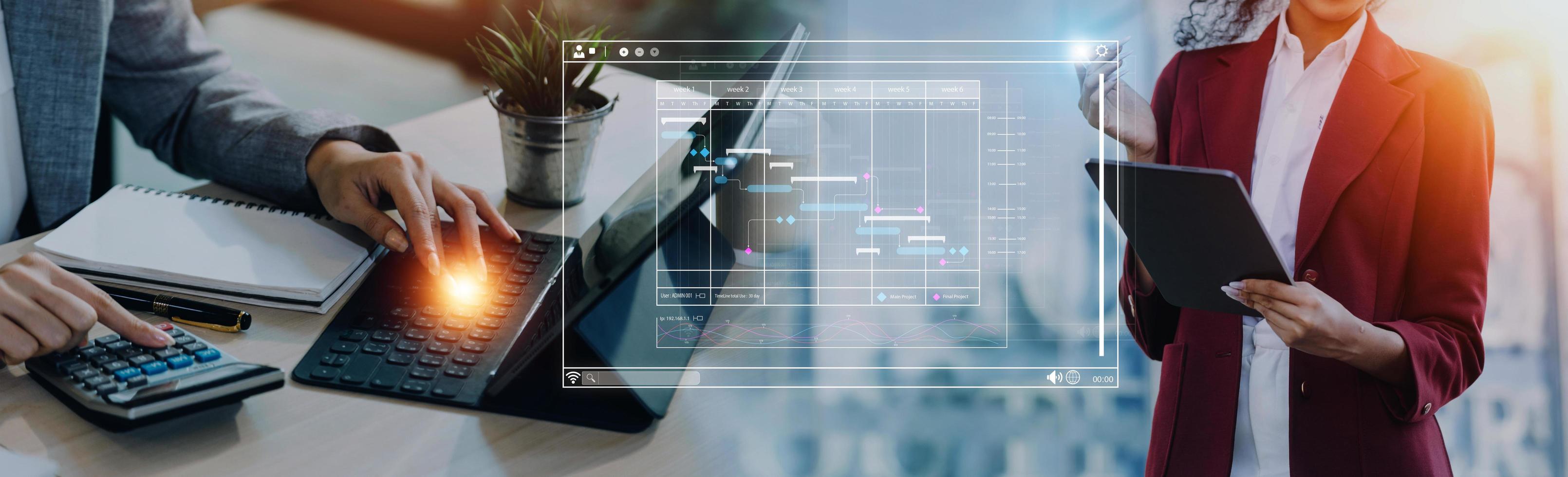 Analyst, der mit Computern in Geschäftsanalyse- und Datenverwaltungssystemen arbeitet, um einen Bericht mit KPI und Metriken zu erstellen, die mit der Datenbank verbunden sind. Unternehmensstrategie für Finanzen, Betrieb, Vertrieb, Marketing foto