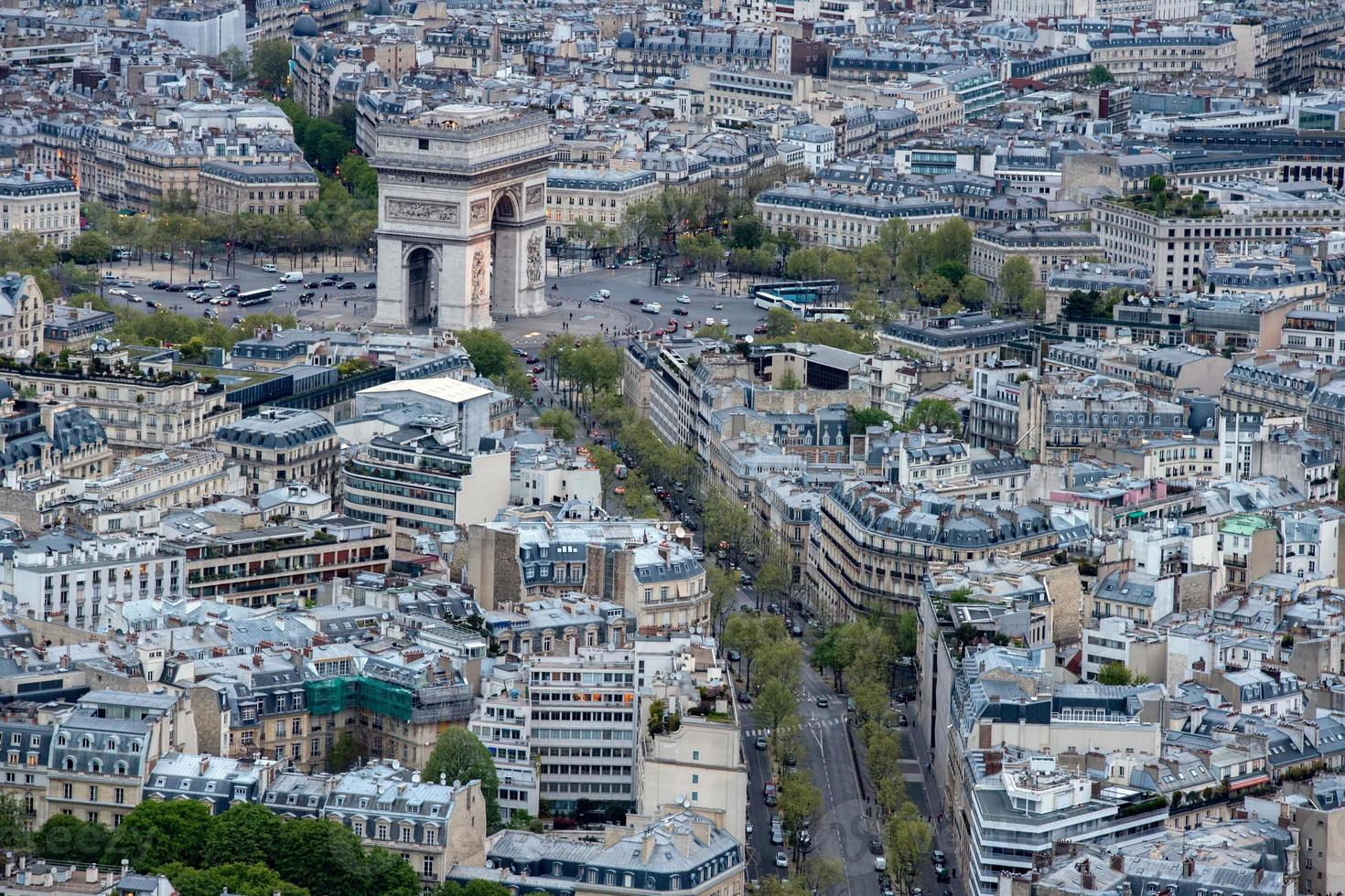 triumph arc paris nachtansicht von tour eiffel foto