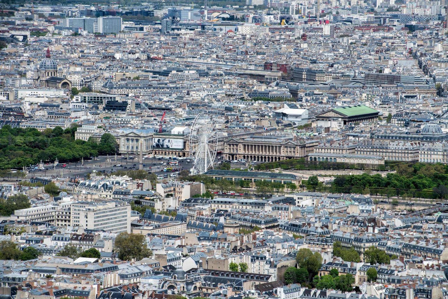 luftaufnahme des sonnigen blauen himmels von paris foto