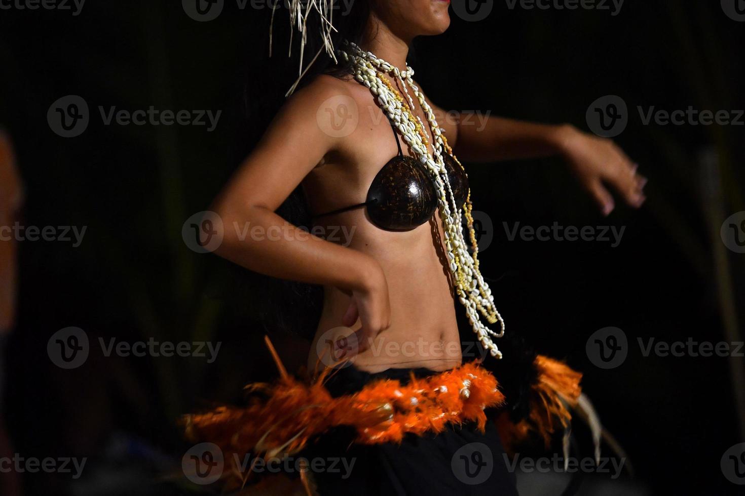 polynesischer tänzer hula-bewegungseffekt foto