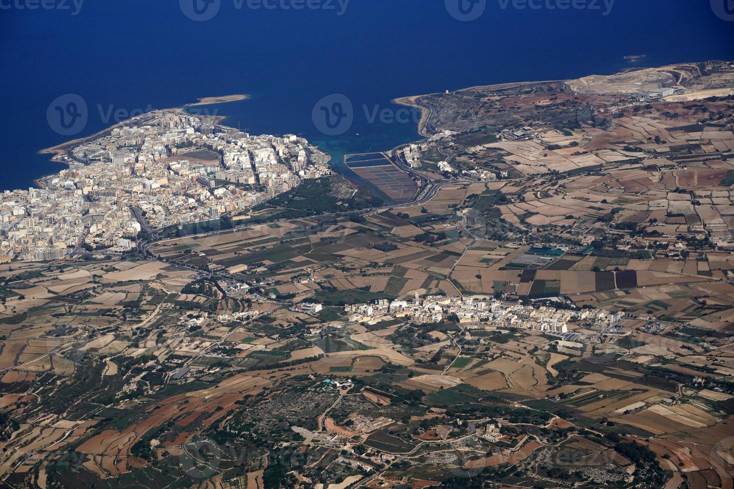 malta luftlandschaft vom flugzeug foto