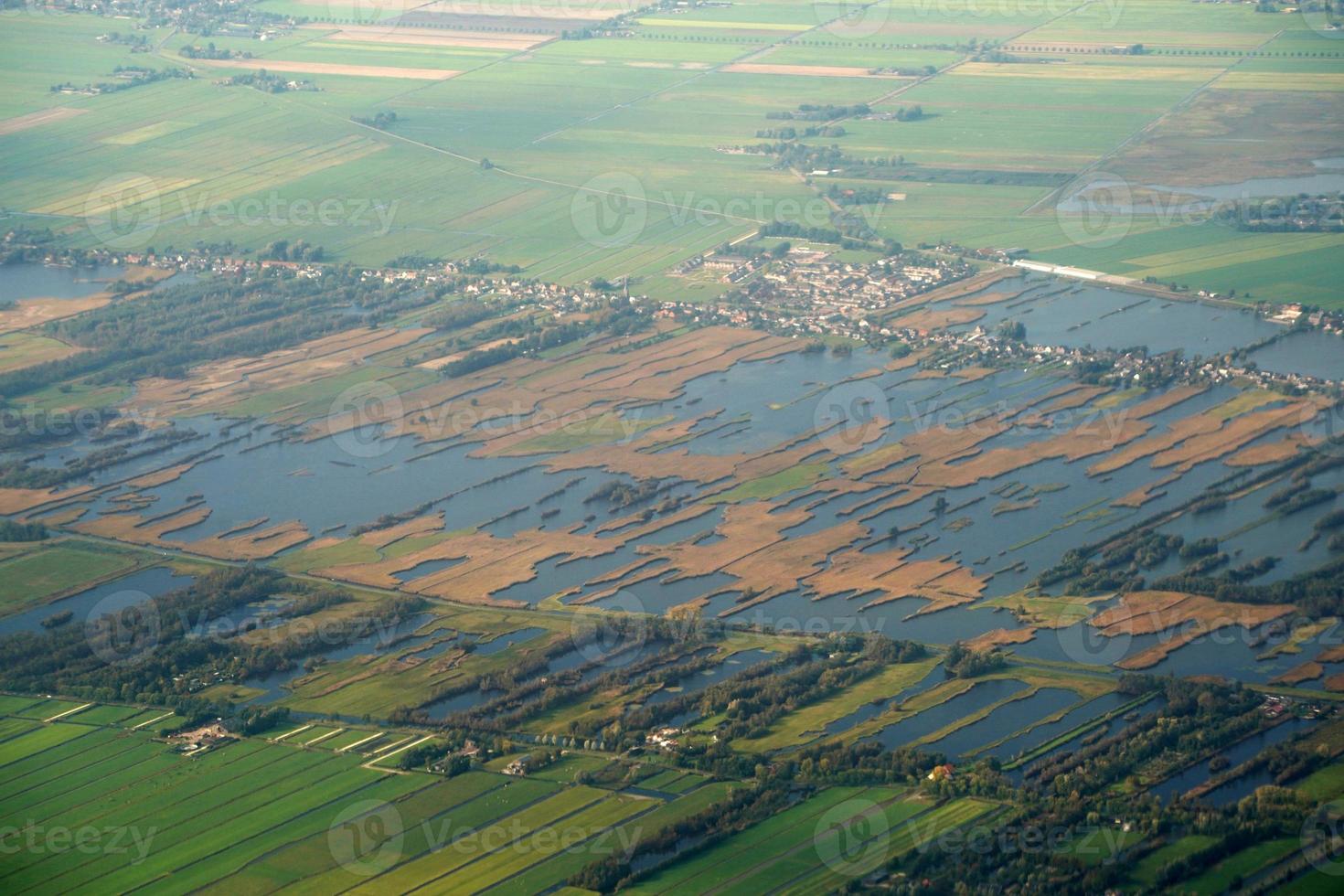 amsterdam bewirtschaftete felder luftpanorama landschaft bei der landung foto