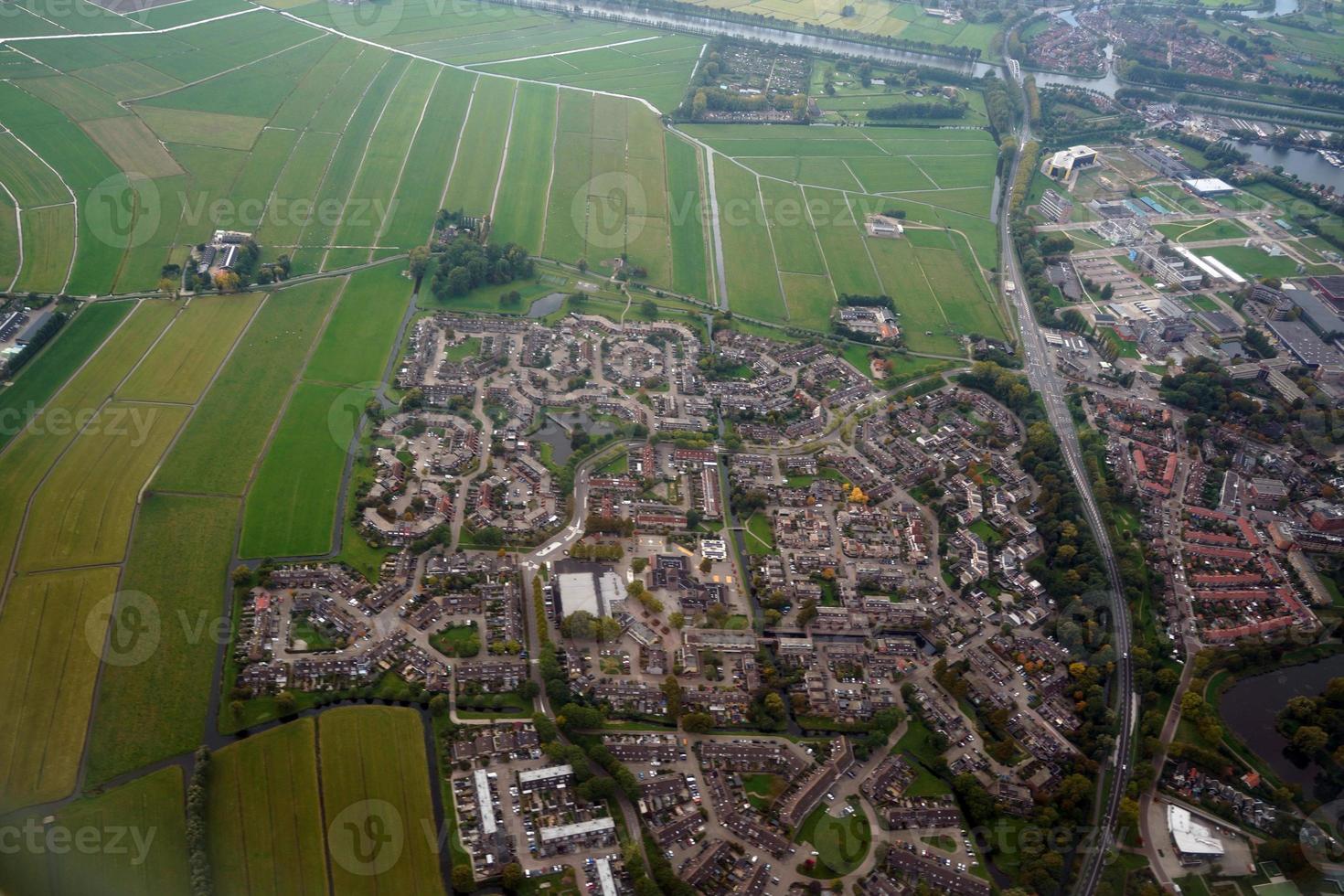 amsterdam bewirtschaftete felder luftpanorama landschaft bei der landung foto