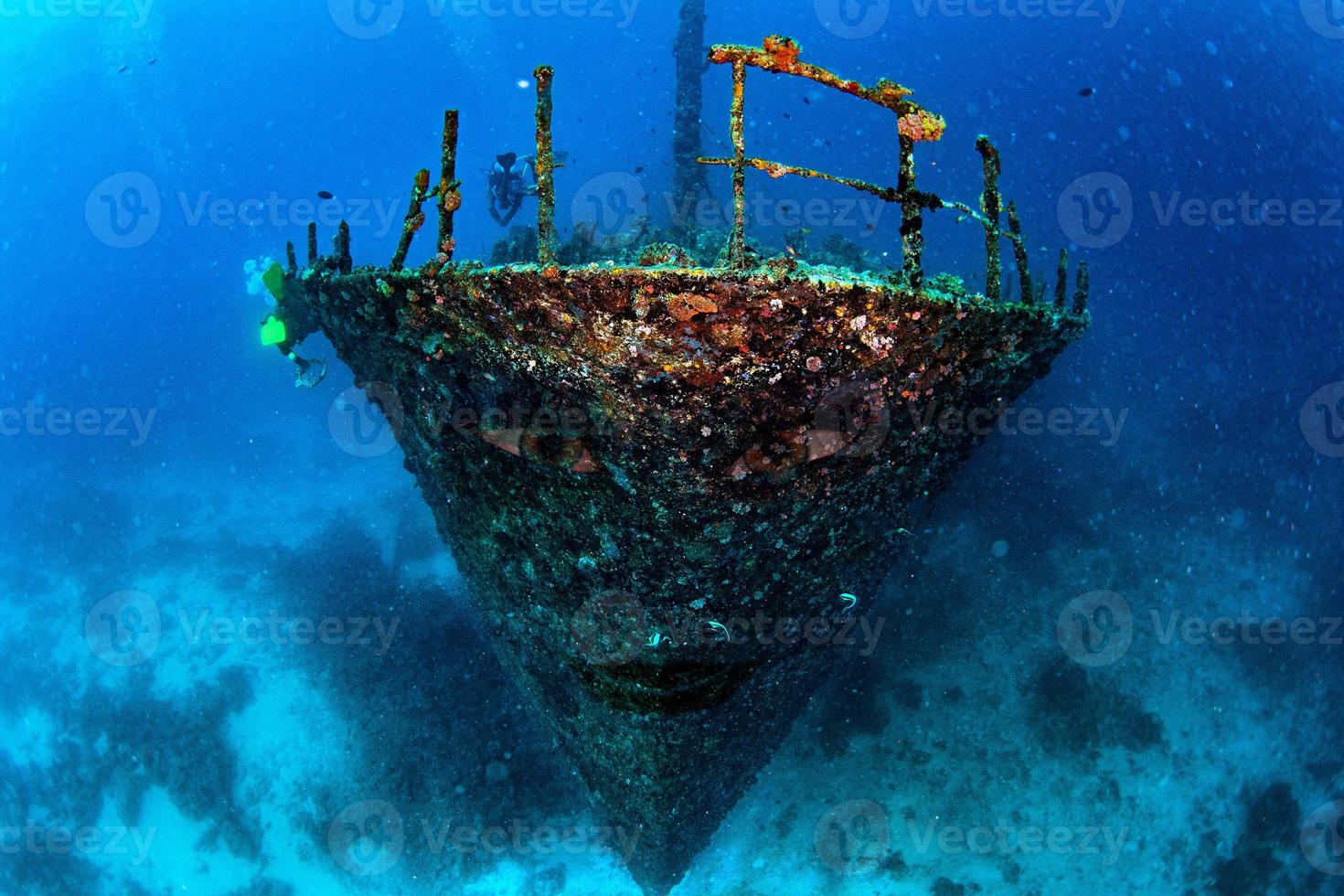 fliegendes Geisterschiff im Holländerstil Piraten der Karibik unter Wasser versenkt foto