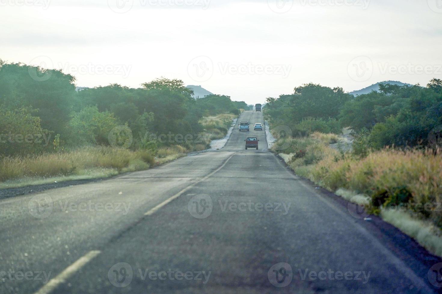 endlose straße von baja california la paz nach san jose del cabo foto