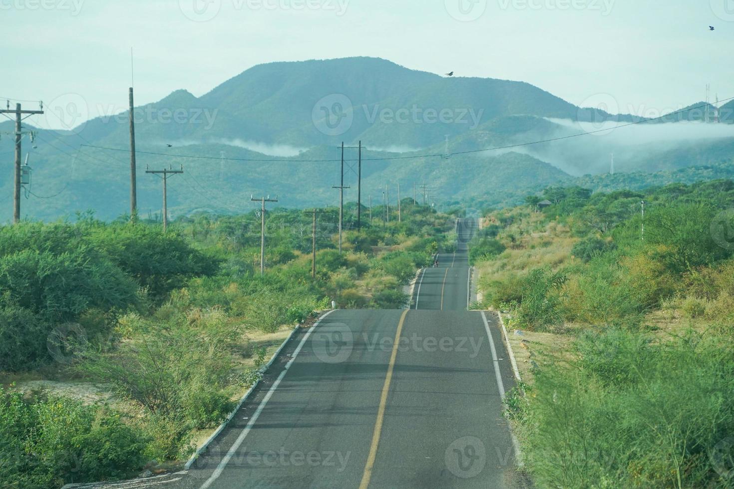 endlose straße von baja california la paz nach san jose del cabo foto