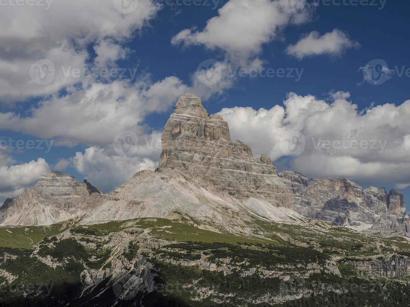 ww1 gräben am monte piana 2.324 meter hoher berg in den sextener dolomiten an der grenze zu italien und österreich. foto