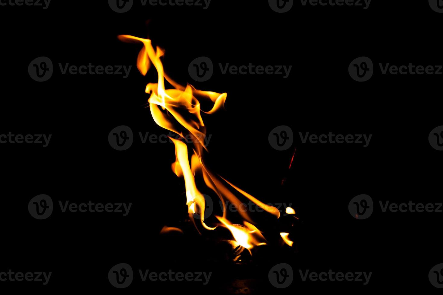 Feuer Flamme Textur. Brennmaterial Hintergrund. Brenneffektmuster. Flammen- und Fackeltapete. Hitze und Dunst Kulisse. foto