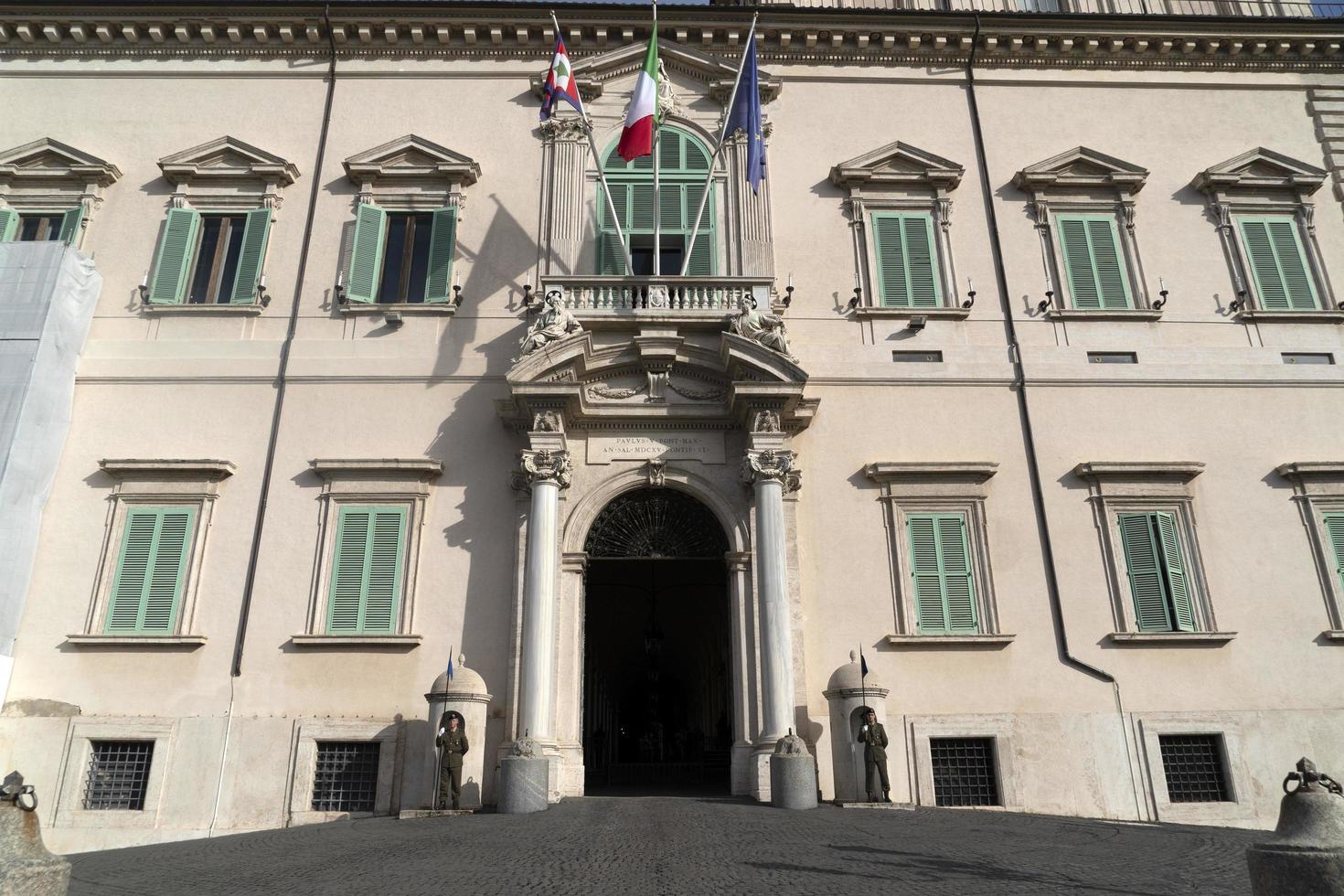 Rom, Italien. 22. november 2019 - präsident sergio mattarella kommt im quirinale-gebäude an foto