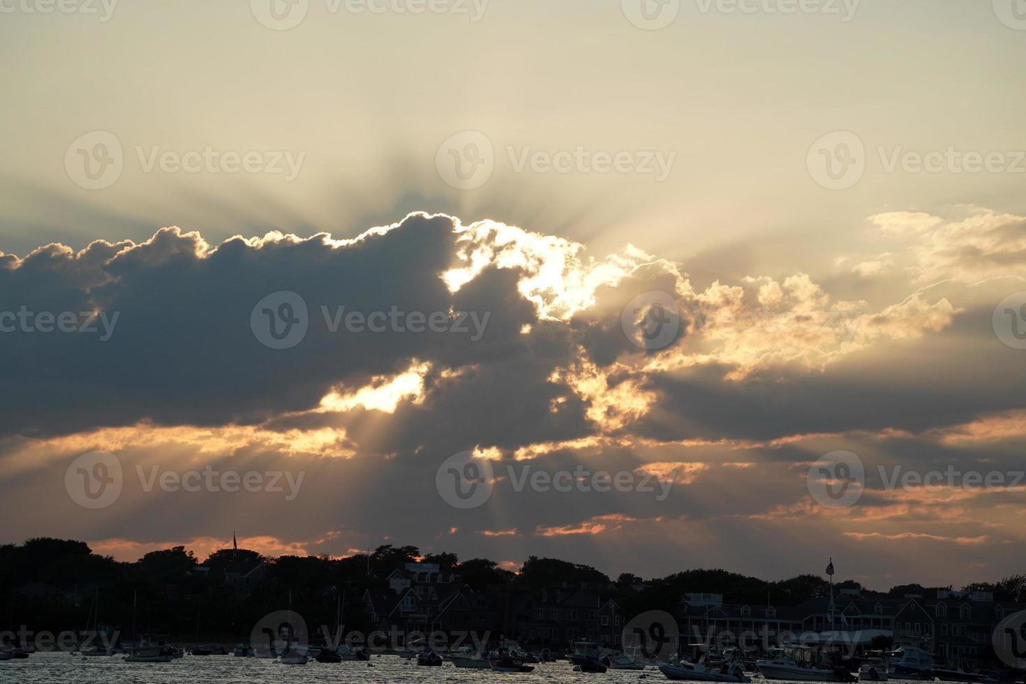 Blick auf den Hafen von Nantucket bei Sonnenuntergang foto