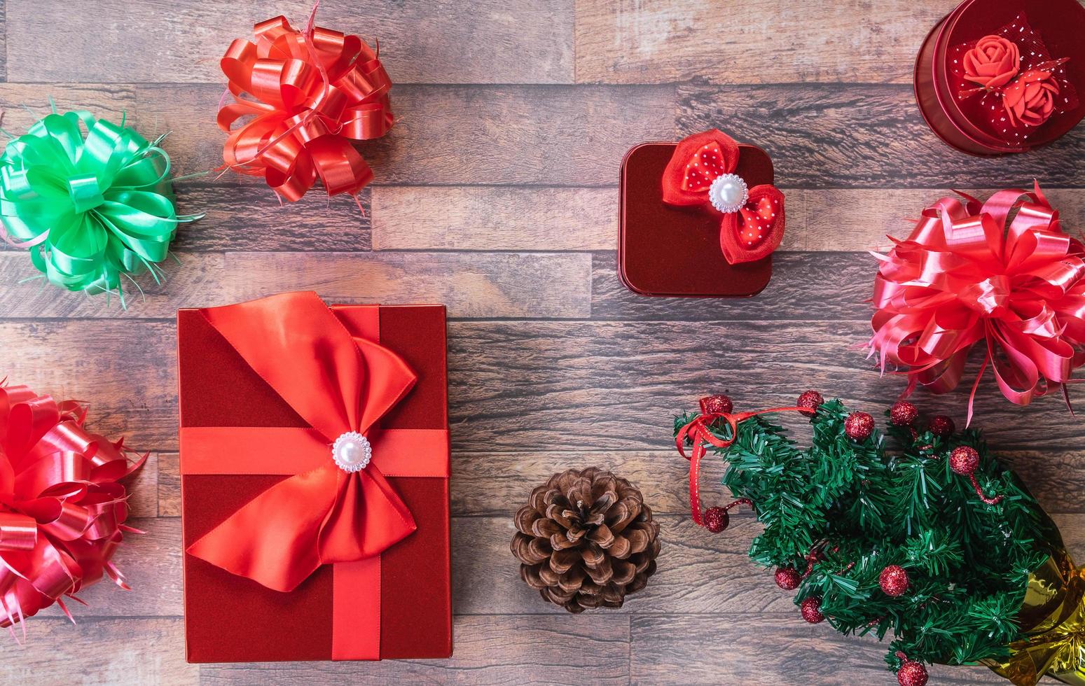 Weihnachtsgeschenkboxen Flatlay foto