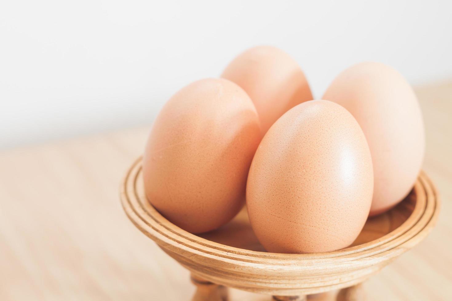 Eier auf einem Ständer foto