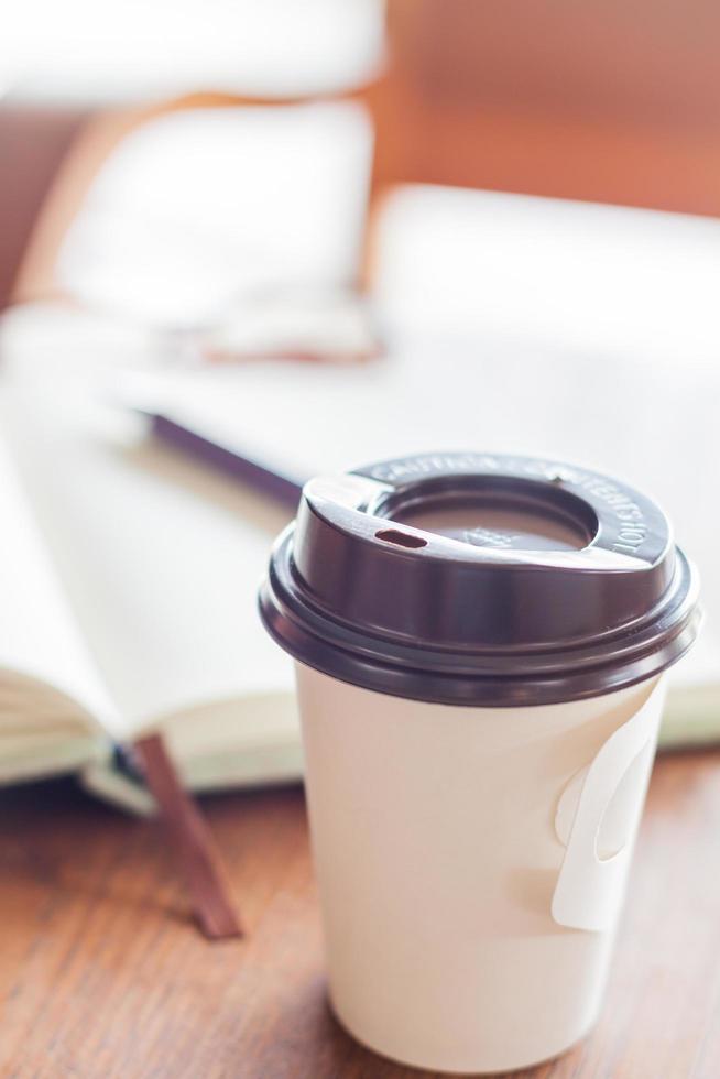 Nahaufnahme einer Kaffeetasse in einem Café foto