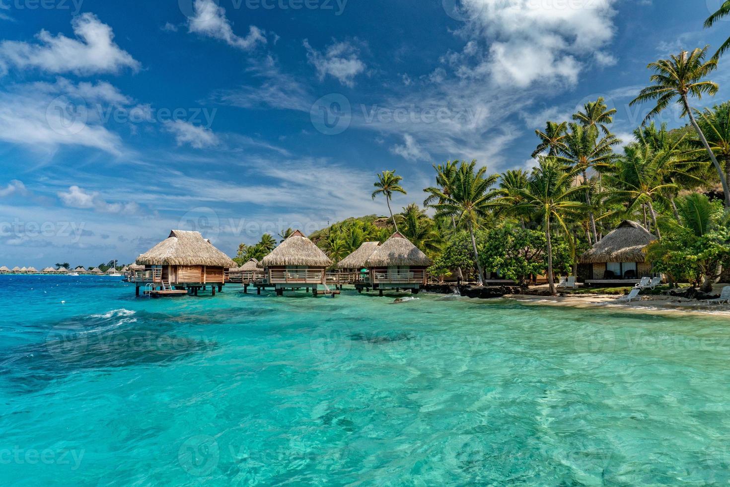 bora bora französisch-polynesien luftflugzeugansicht luxusresort über wasser foto