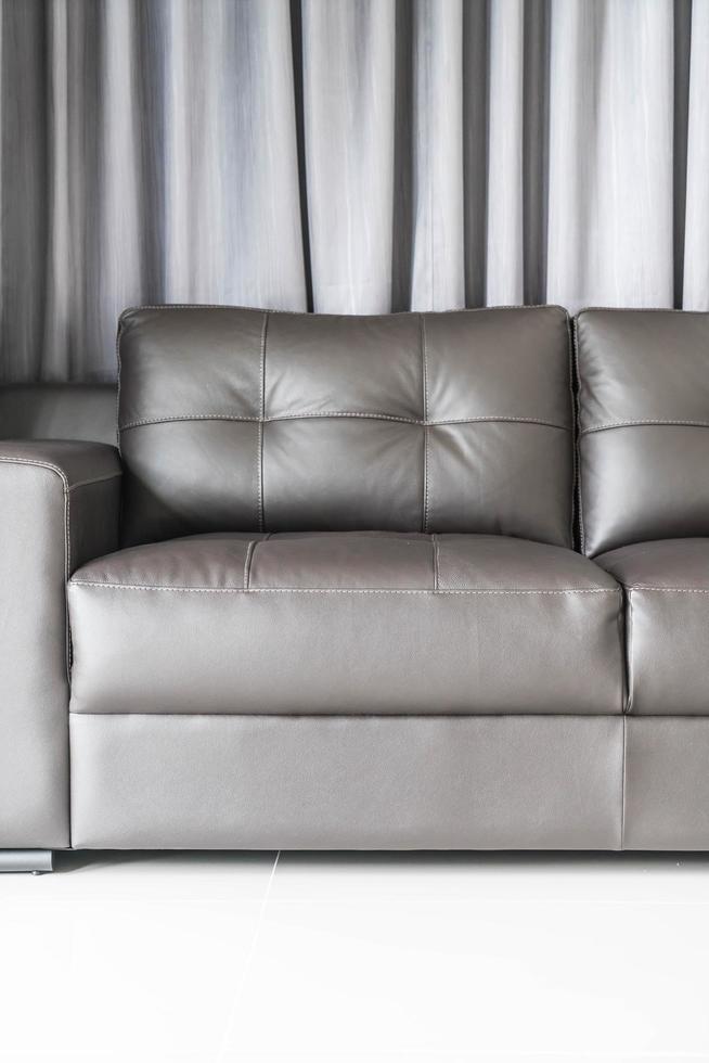 modernes Sofa in einem Wohnzimmer foto