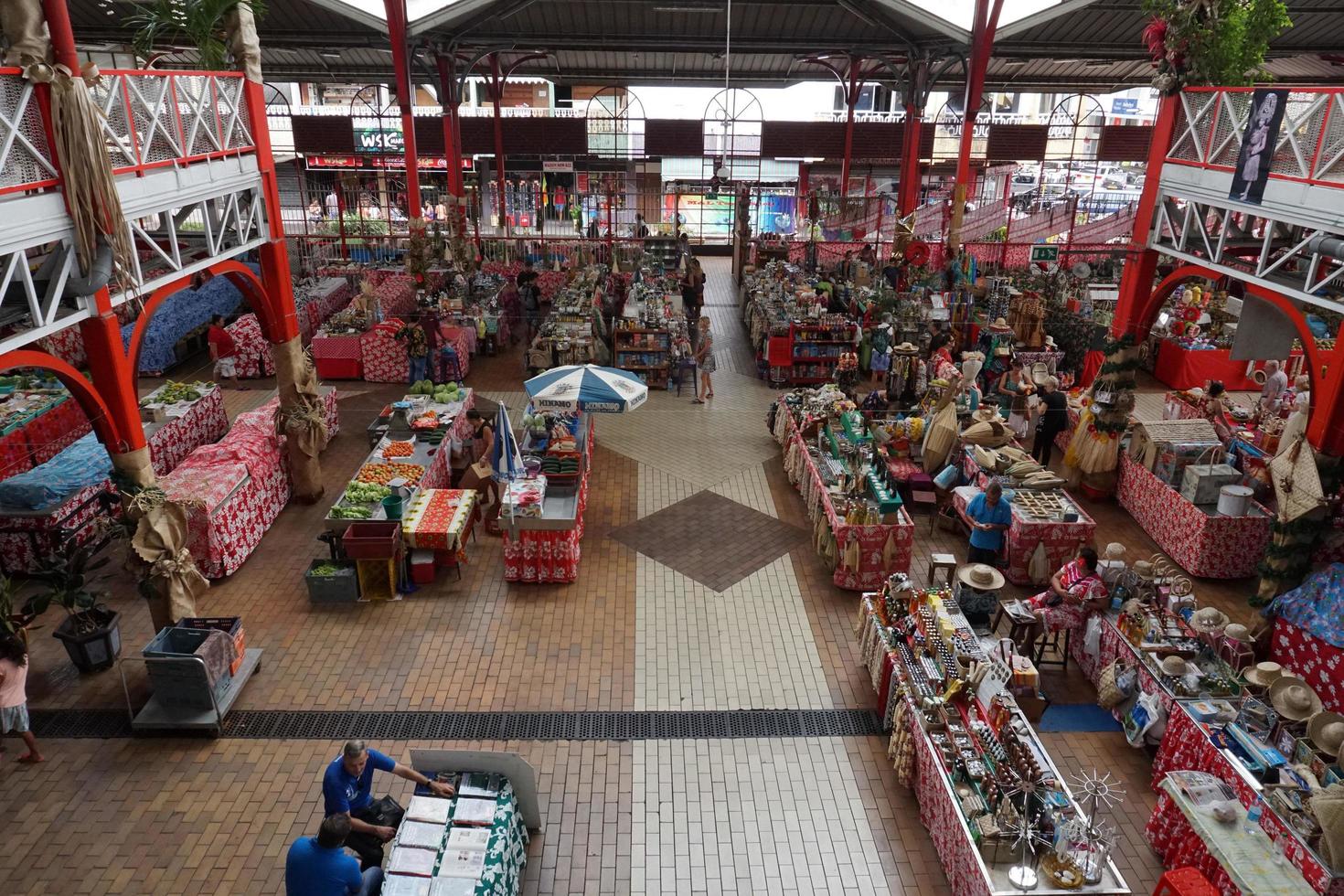 tahiti, französisch-polynesien - 4. august 2018 - papetee traditioneller markt foto