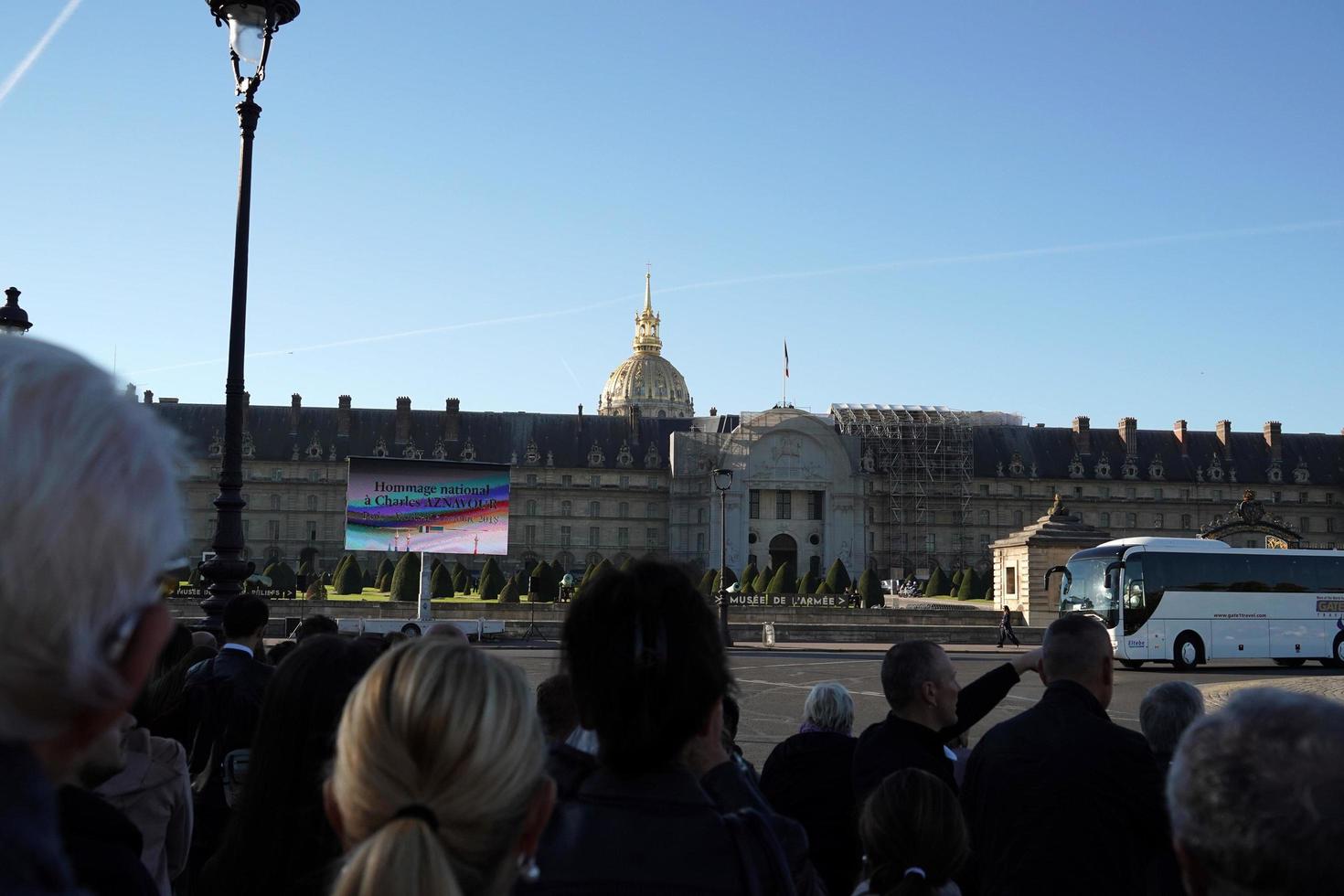 paris, frankreich - 5. oktober 2018 - paris feiert die beerdigung von charles aznavour foto