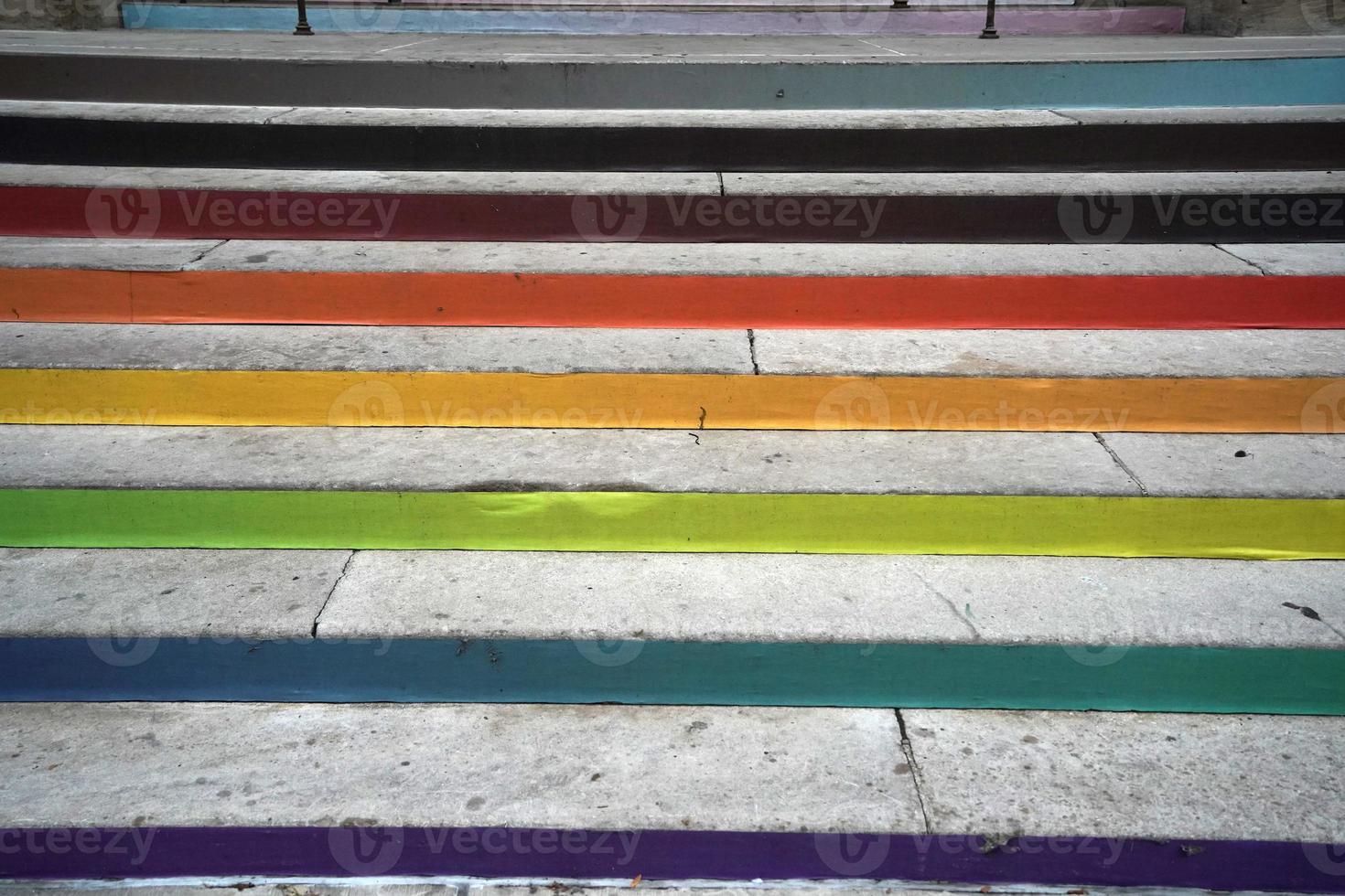 regenbogenfahne fußgängerkreuzung foto