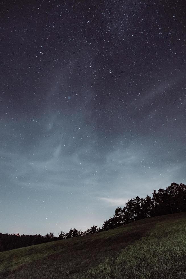 Sterne über dem Hang foto