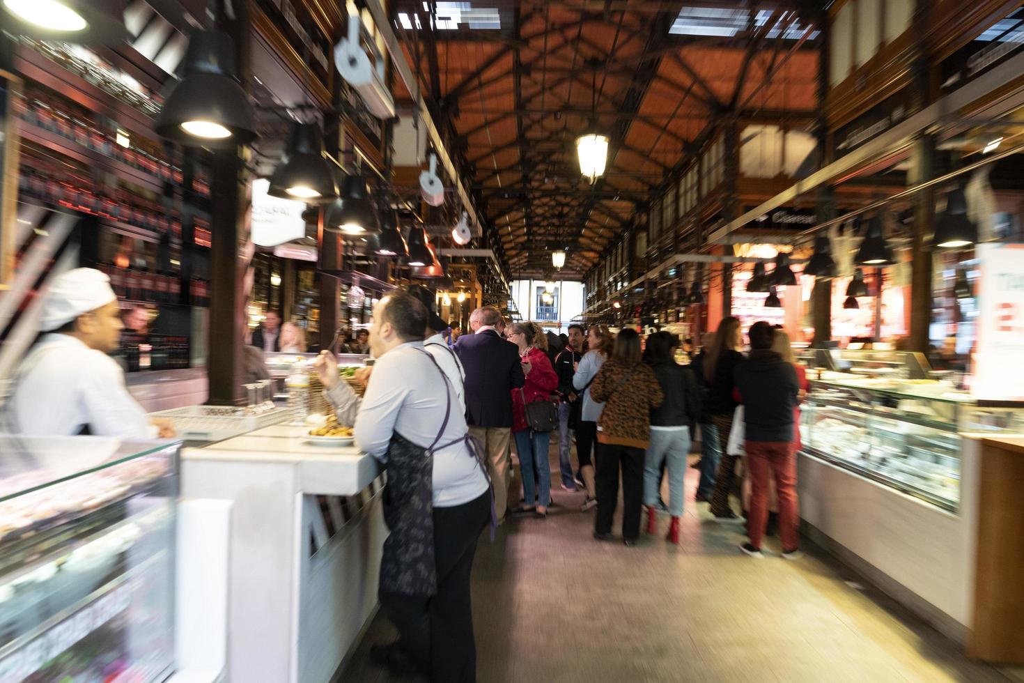 madrid, spanien - 1. april 2019 - der markt von san miguel foto