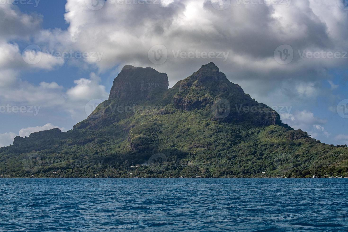 bora bora französisch polynesien blaue lagune türkis kristallwasser panorama lndascape foto