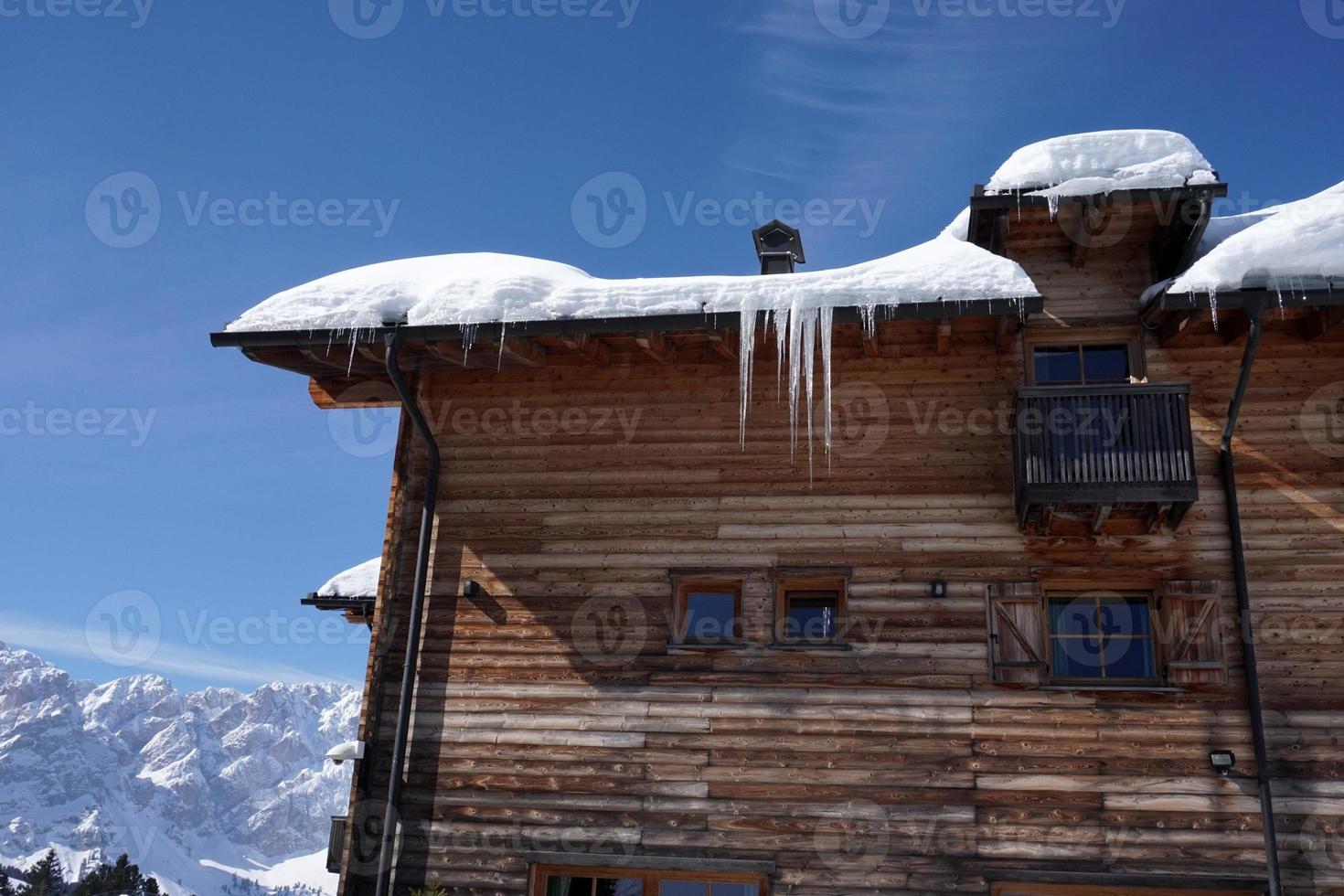 Eiszapfen im Winter Dolomiten Berghütte foto