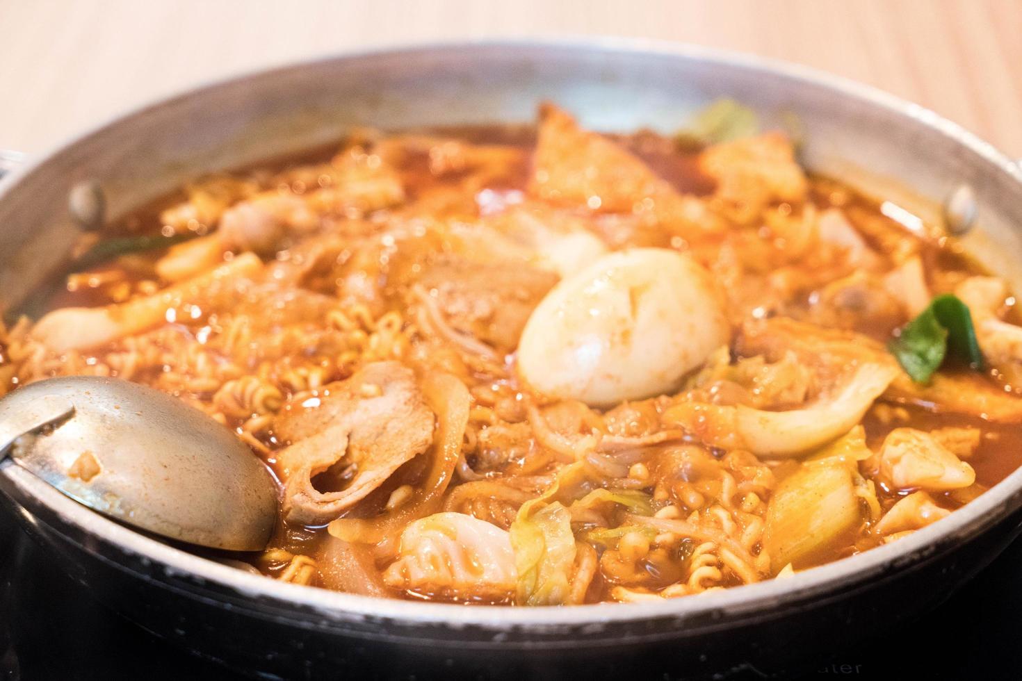 tokpokki - traditionelles koreanisches Essen im Hot Pot-Stil foto