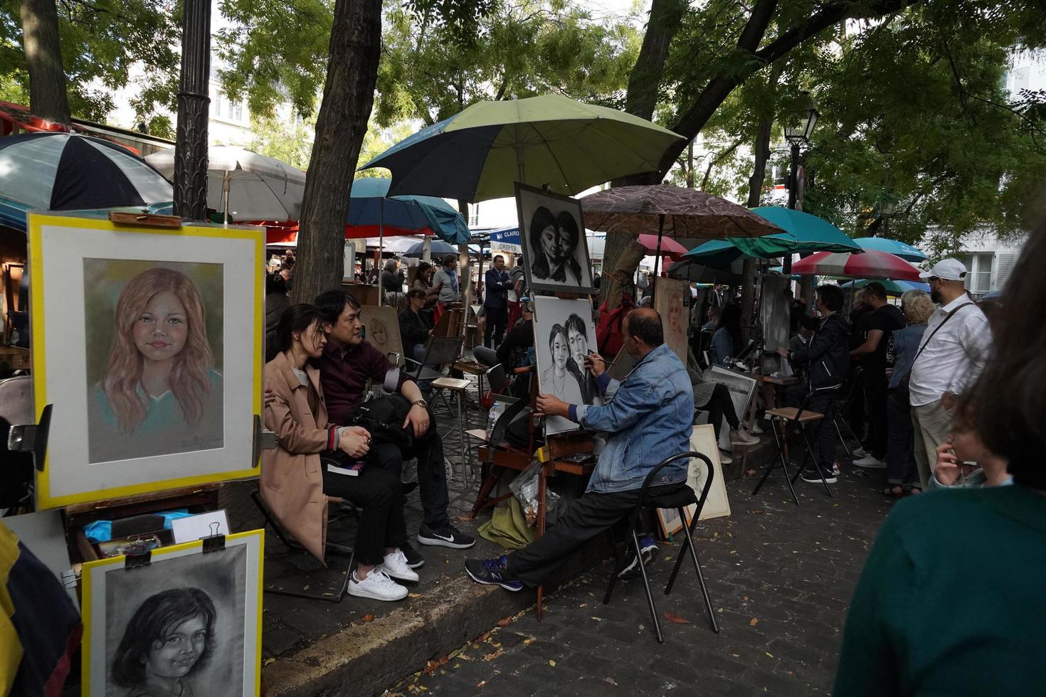 Paris, Frankreich - 6. Oktober 2018 - Künstler und Tourist in Montmartre foto