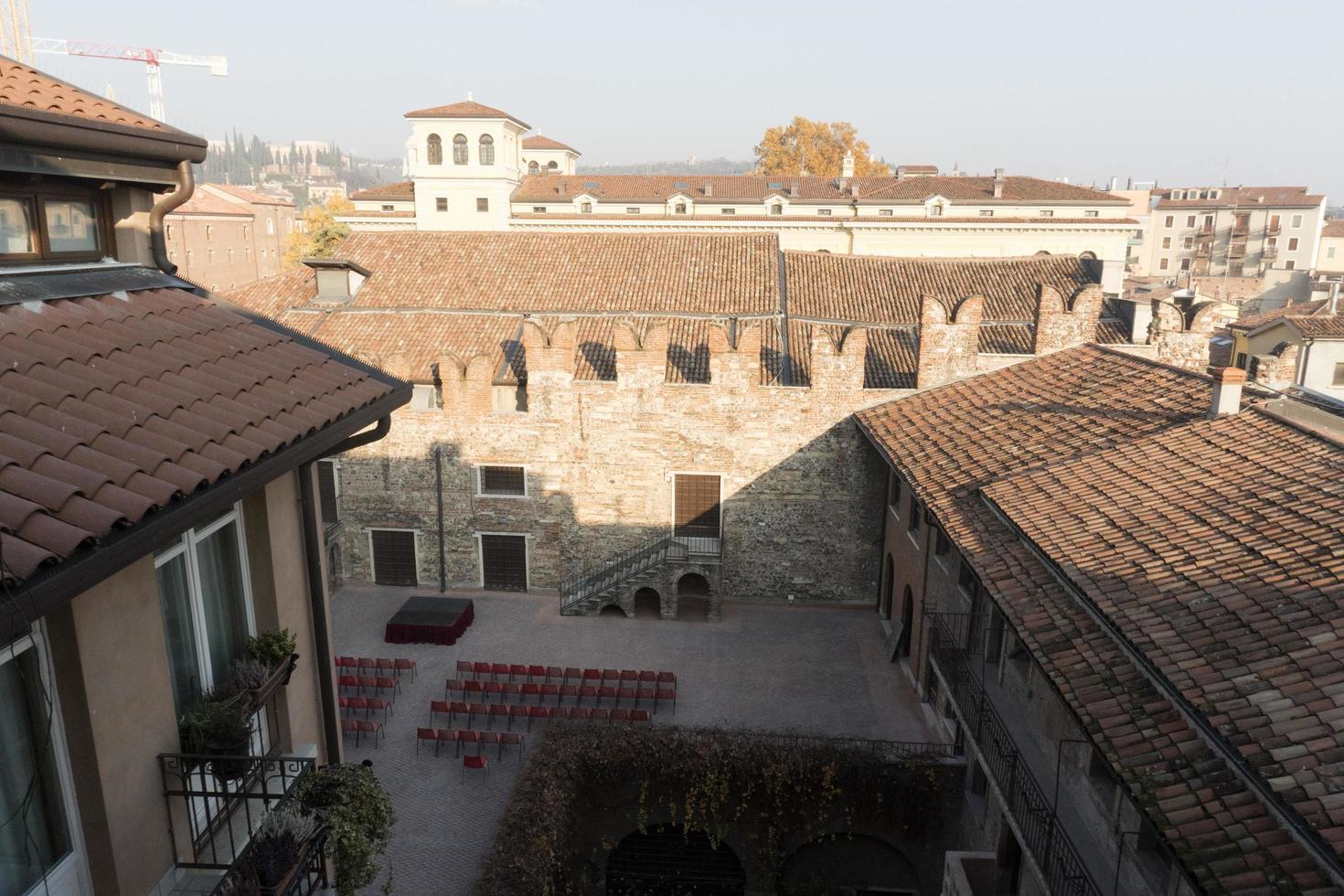 Verona, Italien - 7. Dezember 2017 - Tourist, der das Haus von Romeo und Julia besucht foto