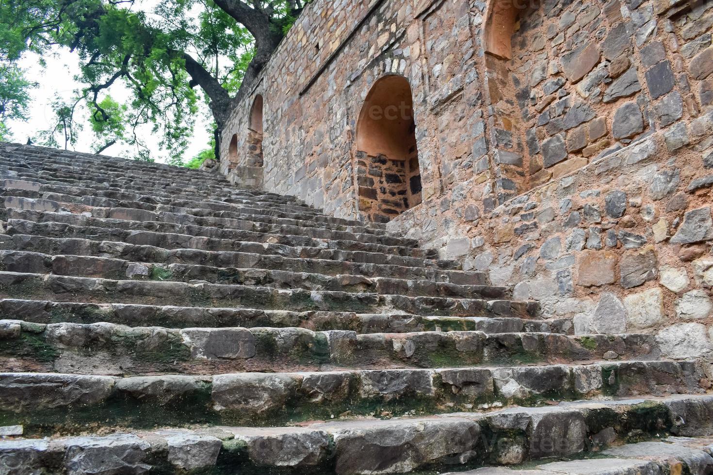 agrasen ki baoli step gut gelegen in der mitte von connaught platziert new delhi indien, alte antike archäologie konstruktion foto