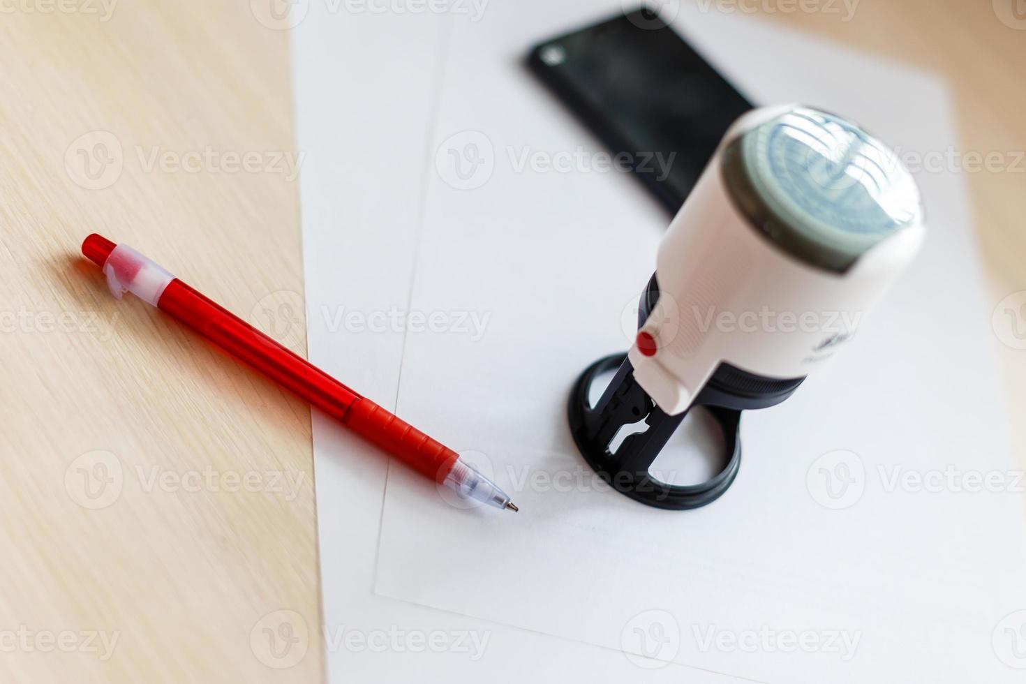 Notar, Rechtsanwalt. rechtskonzept mit stempel im gerichtssaal. Gesetz Richter Vertragsgericht Legal Trust Legacy Stamp Konzept foto