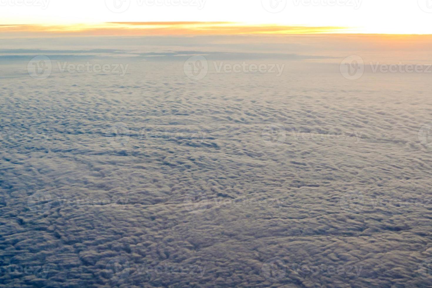 bewölkter Himmelsblick foto