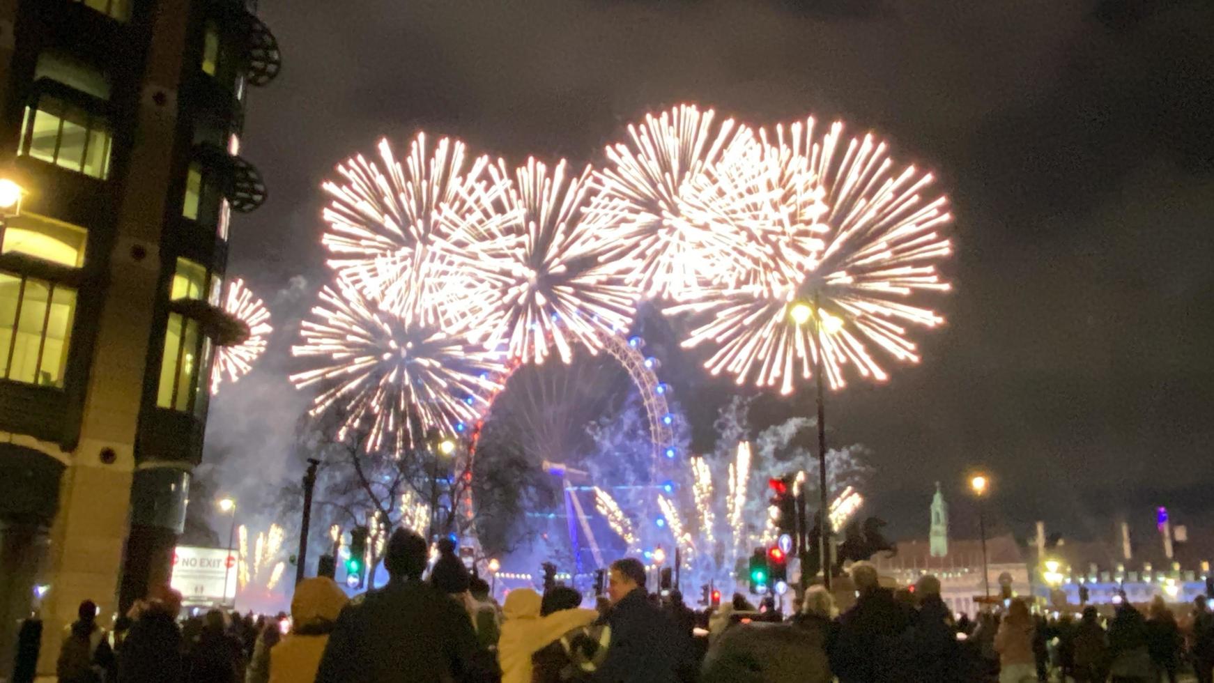 ein blick auf das feuerwerk von london an silvester foto