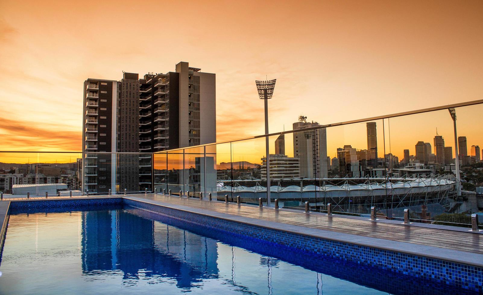 Melbourne, Australien, 20200 - ein Pool auf einem Dach foto
