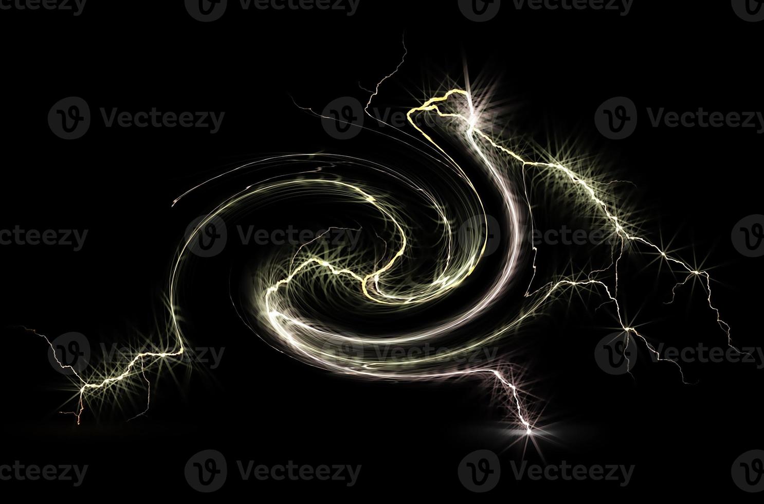 Blitzeinschlag und dramatisches Gewitter foto