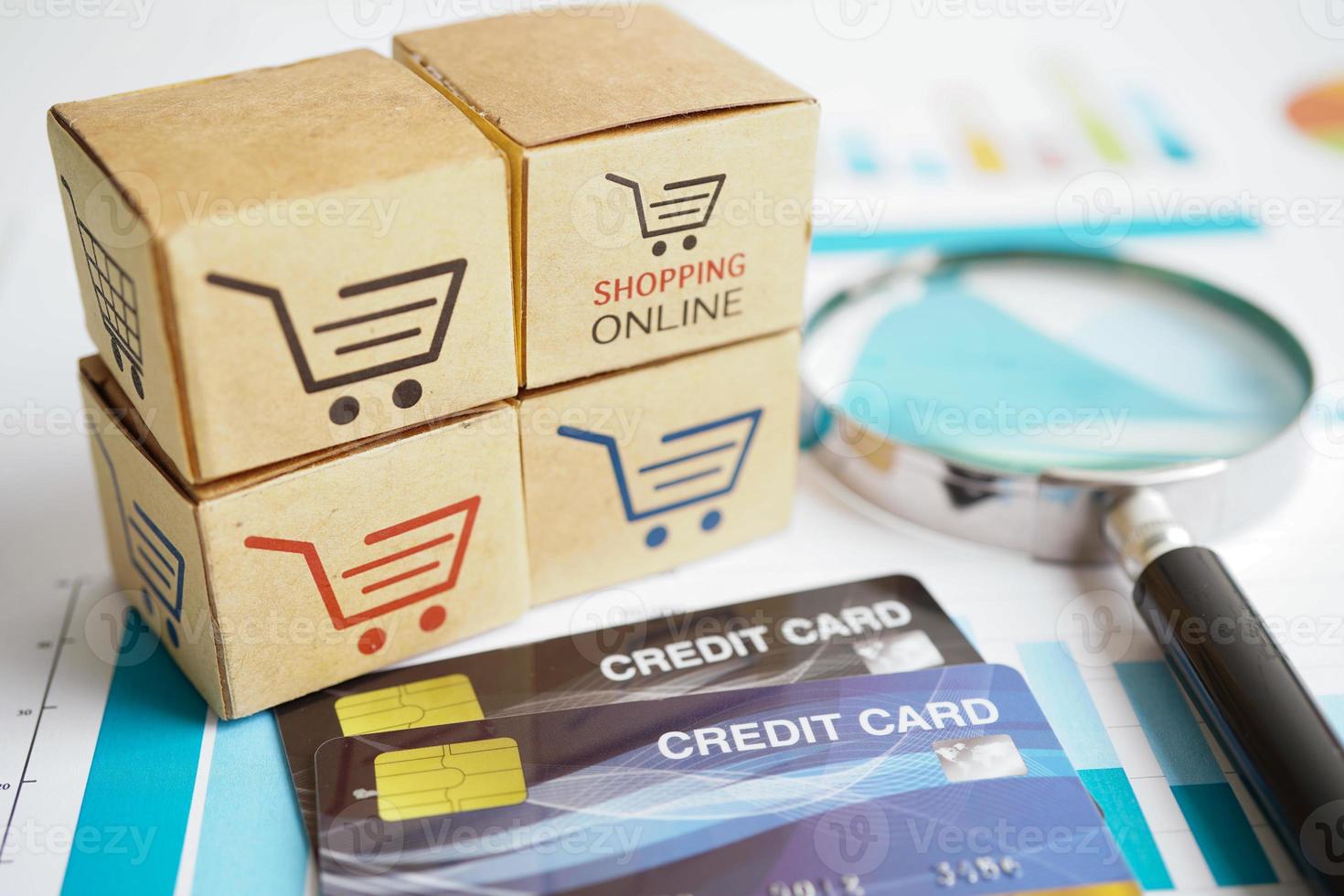 Online-Shopping, Warenkorbbox mit Kreditkarte, Import-Export, Finanzhandel. foto