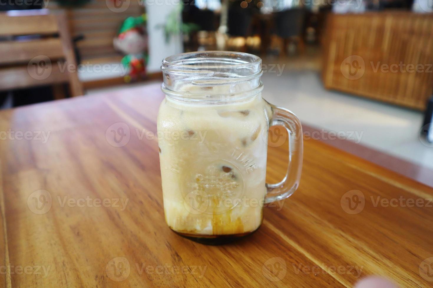 ein Glas Palmzucker-Eismilch foto