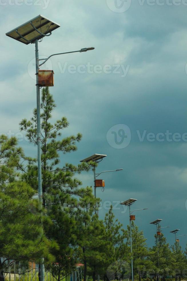 Die öffentliche Solarstraßenbeleuchtung ist eine Beleuchtungslösung für Straßen foto