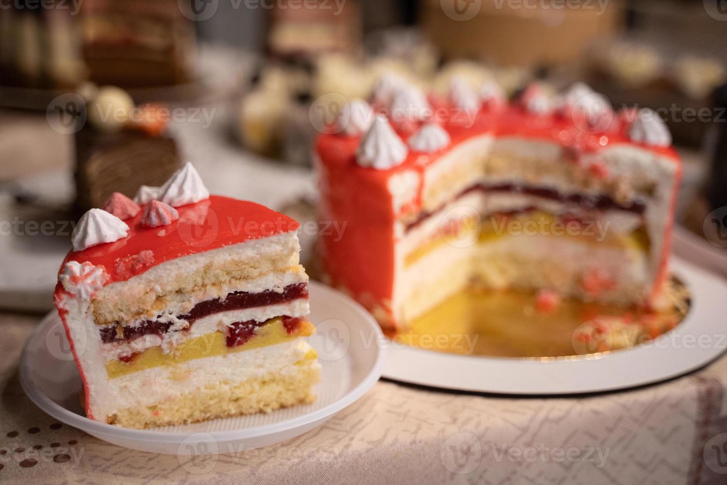 köstlicher süßer dessert-schokoriegel zur feier foto