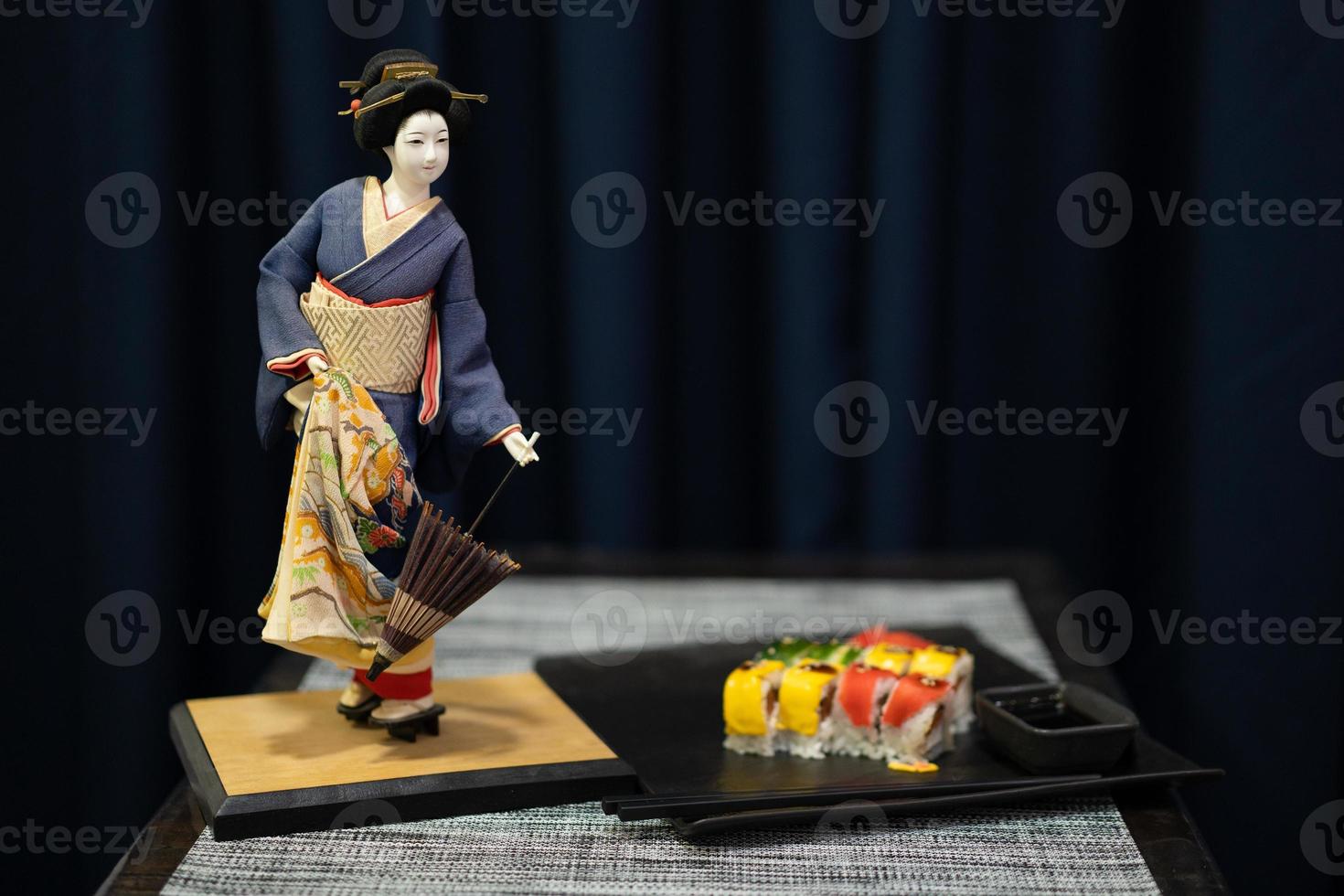 eine schöne Figur einer Geisha foto