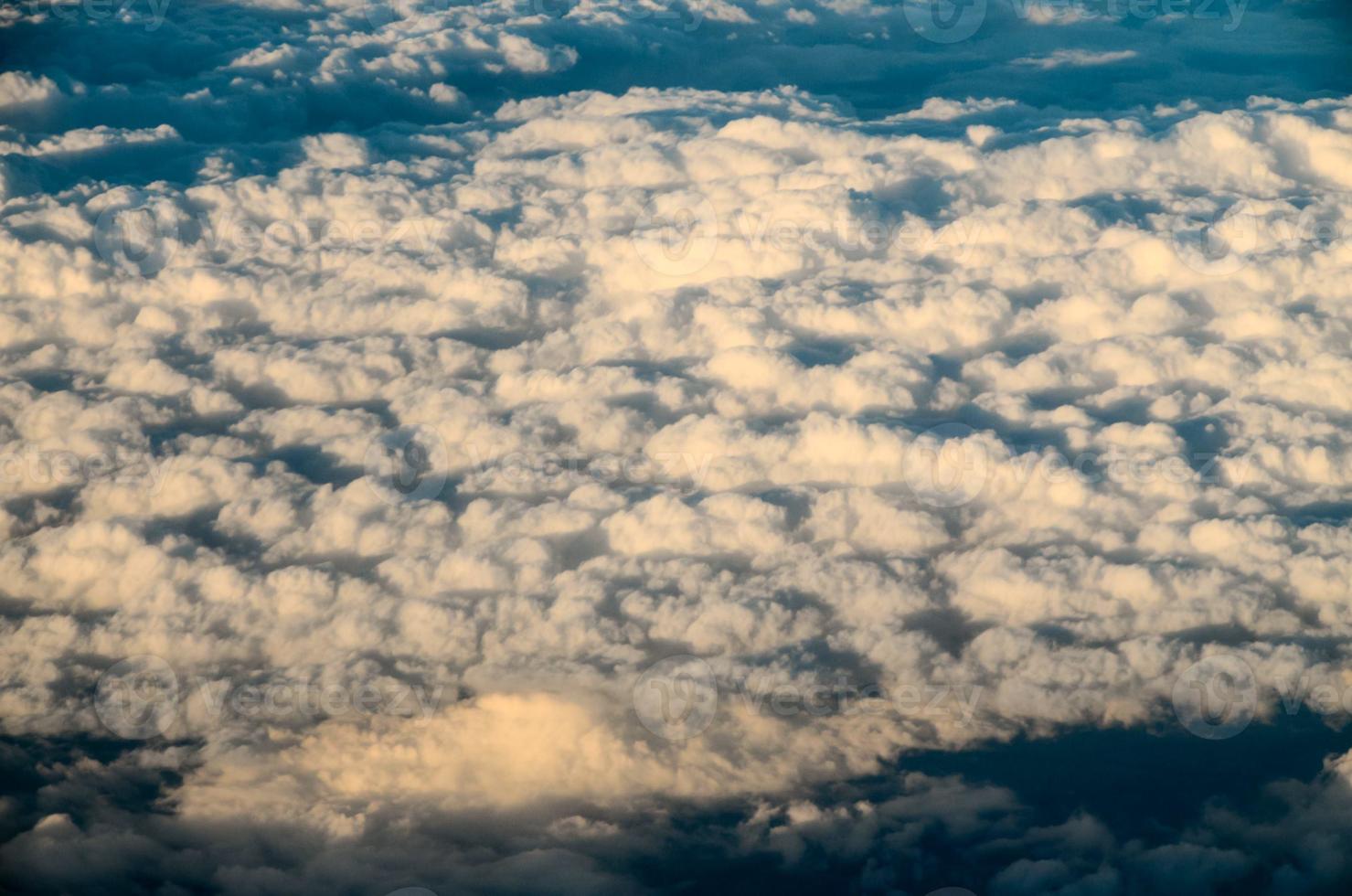 Himmel über dem Sonnenuntergang foto