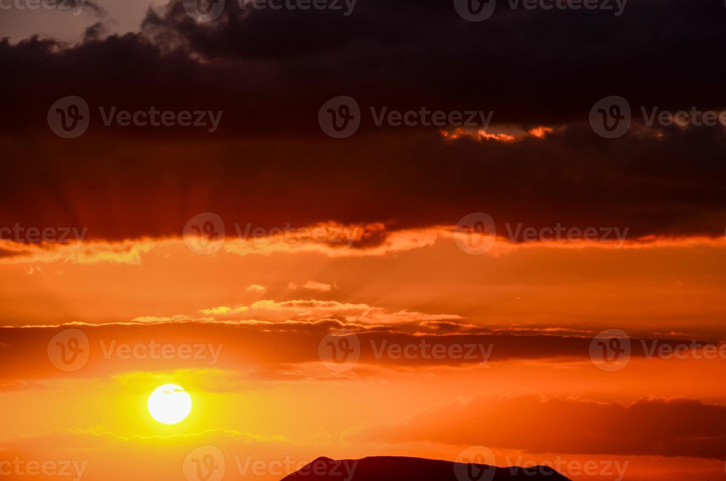 Himmel über dem Sonnenuntergang foto