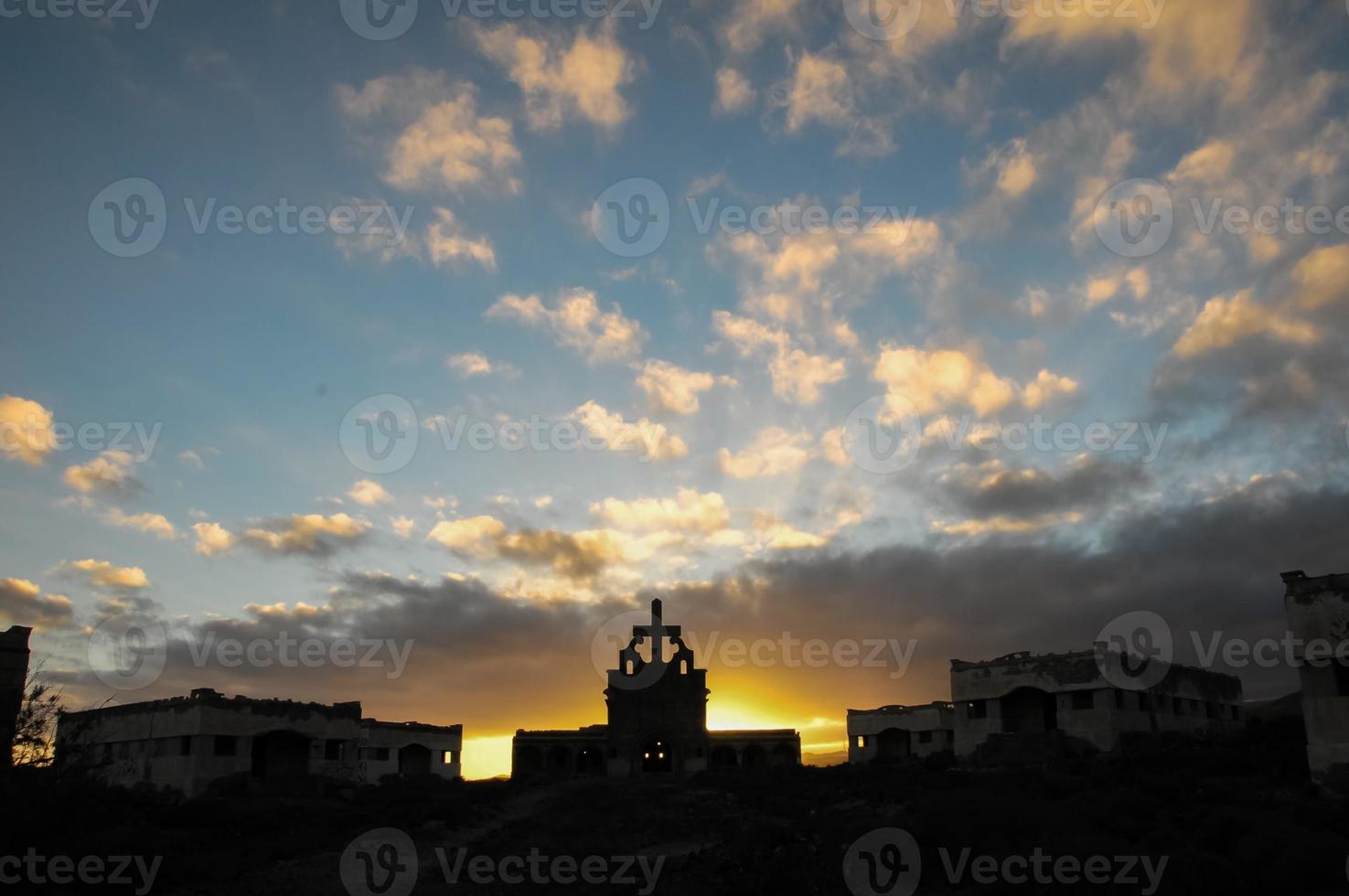 Himmel über dem Sonnenuntergang foto