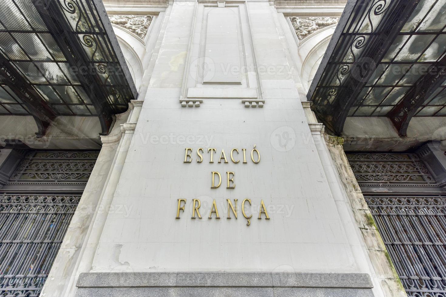 eingang zur estacion de francia, einem großen bahnhof in der stadt barcelona die estacion de franca ist der zweitgrößte bahnhof der stadt foto