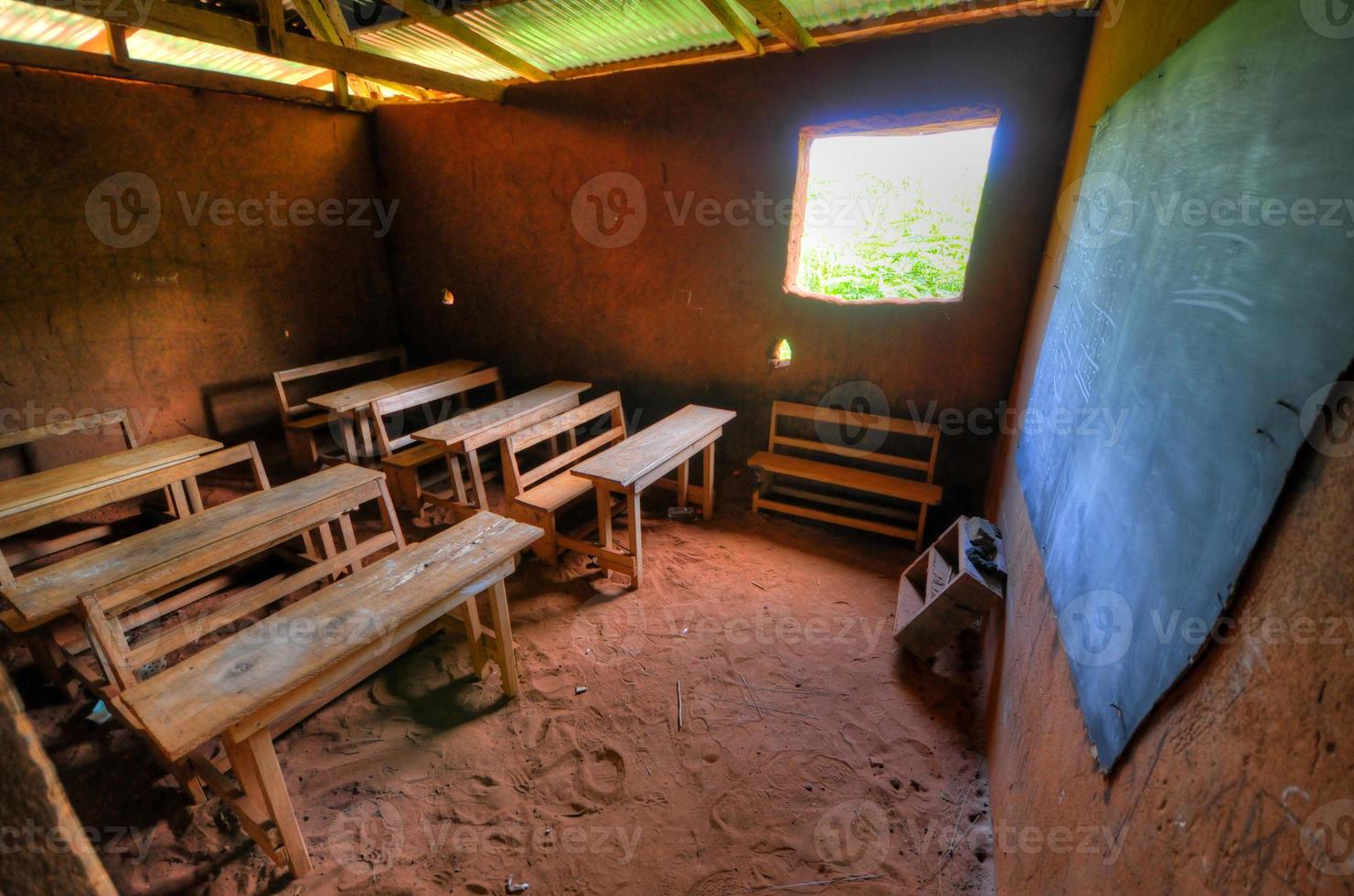 klassenzimmer der afrikanischen grundschule foto