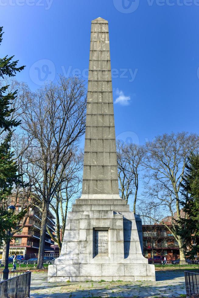 das dover patrol monument im fort hamilton park ist ein granit-obelisk, der von sir aston webb entworfen und 1931 errichtet wurde, um an die teilnahme der us-marine am weltkrieg zu erinnern foto