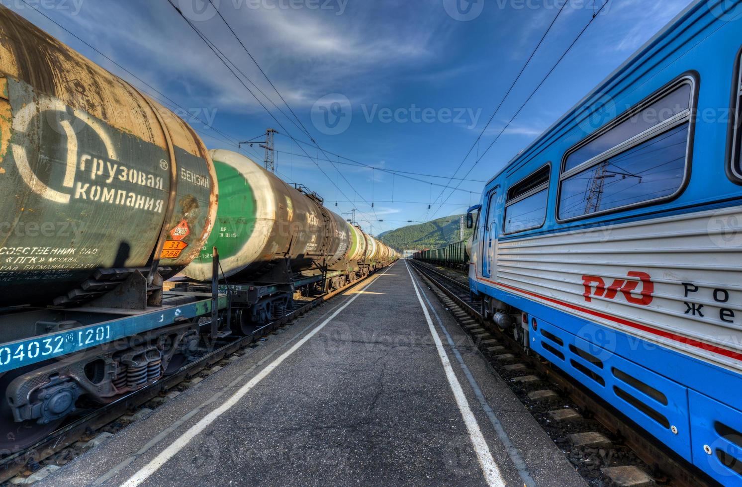 bahnhof sljudjanka an der transsibirischen eisenbahn foto